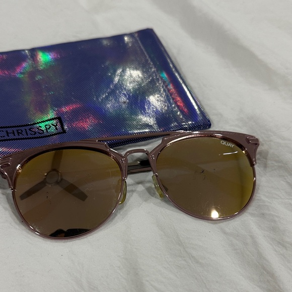 QUAY AUSTRALIA X CHRISSPY GEMINI ROSE PINK GOLD SUNGLASSES